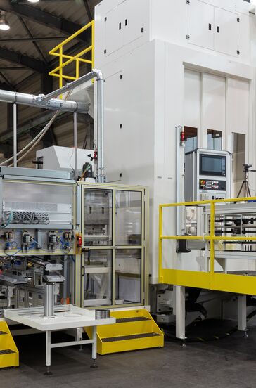 FORST-Drallräummaschine RISH 60x2000x630 mit Werkzeugmagazin und Werkzeugwechselkran