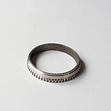 Ring gear with external gearing, broached by pot broaching